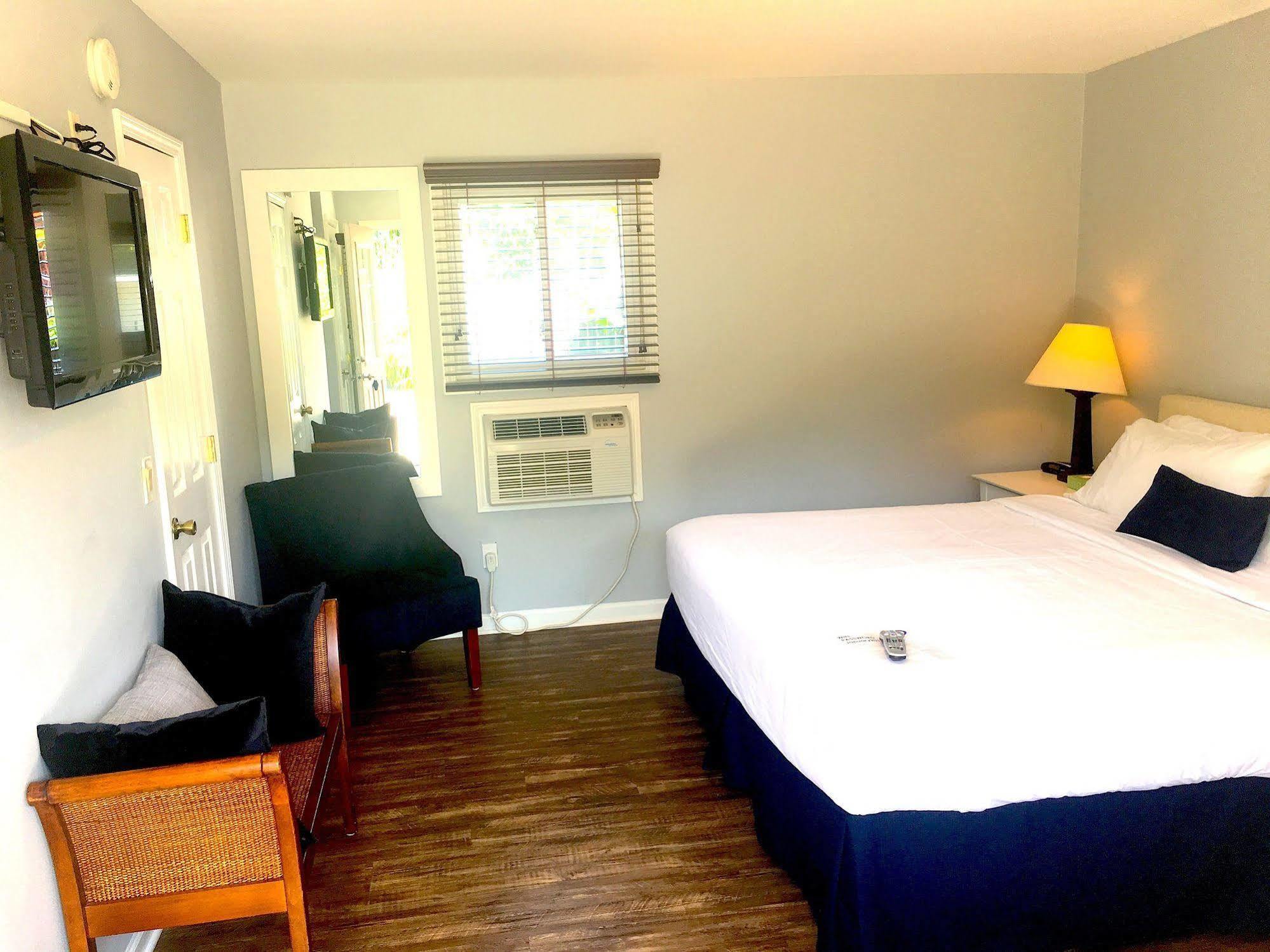 Shorewood Inn Jamesport Exteriör bild